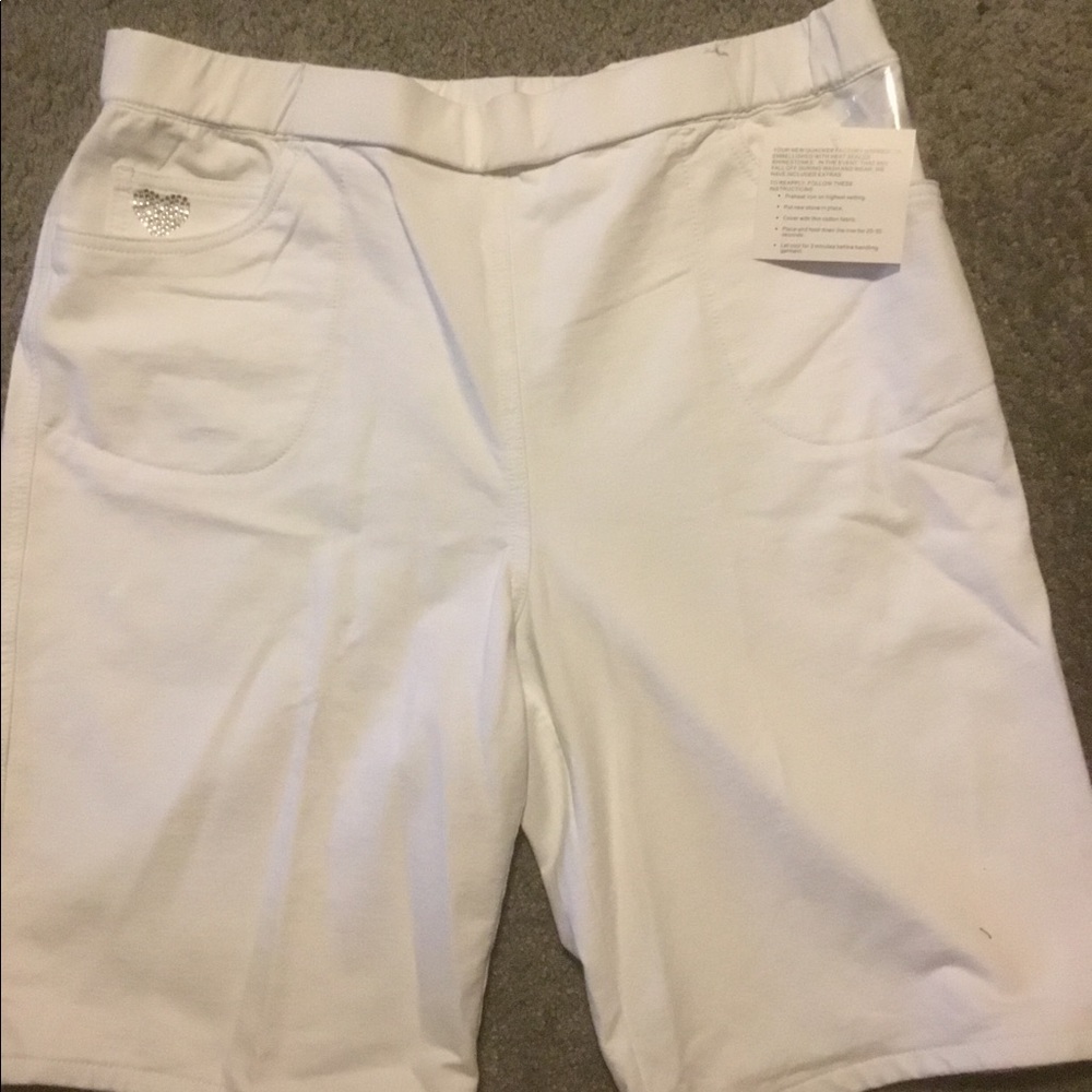 💕QUACKER FACTORY WHITE BERMUDA JEAN SHORTS💕